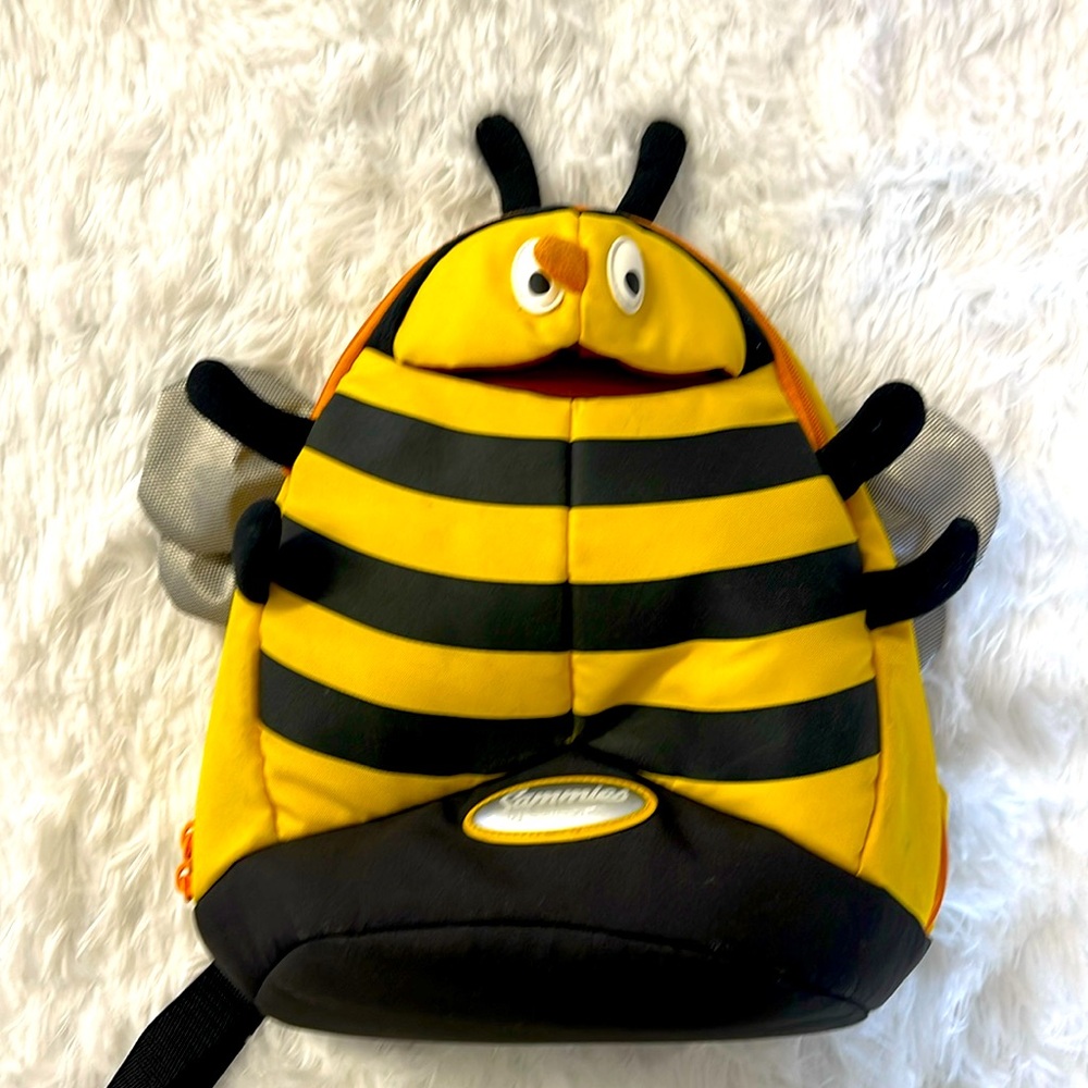 Kids travel Samsonite Bumblebee travel backpack.
